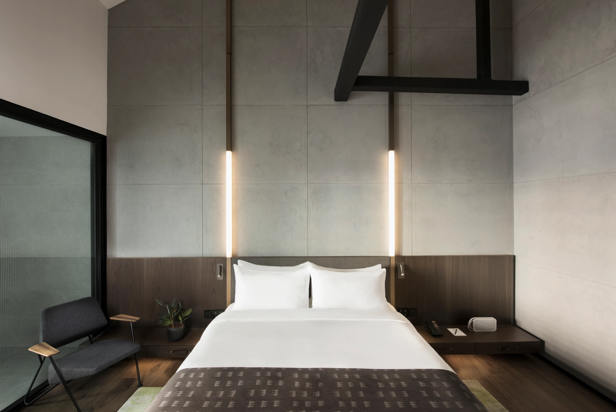 king sized bed with lights on either side